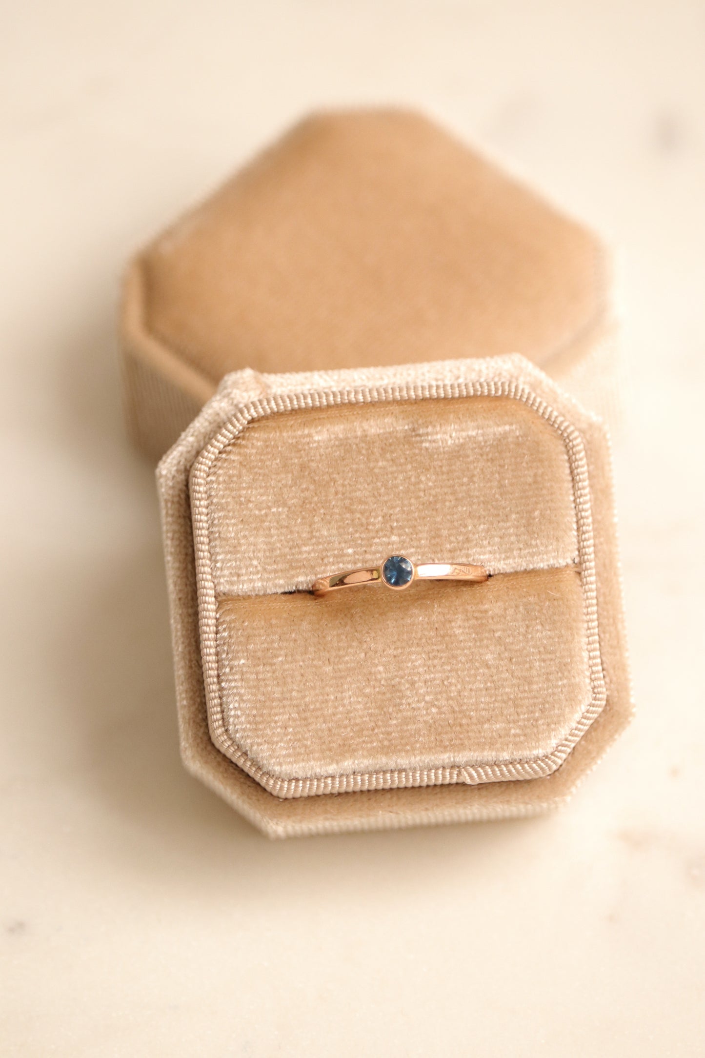 Bague saphir bleu bleuet.