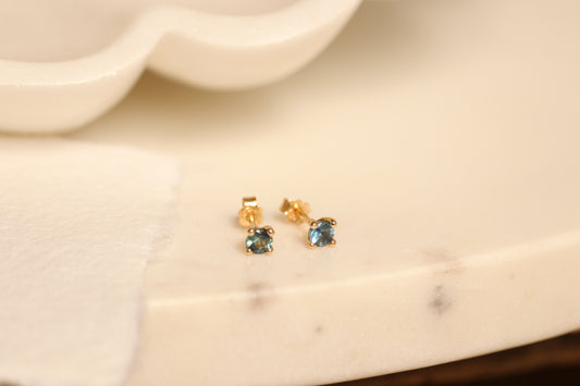 Boucles d’oreilles saphirs bleus et or 750