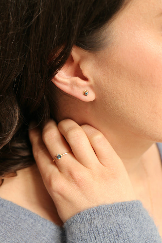 Boucles d’oreilles saphirs bleus et or 750