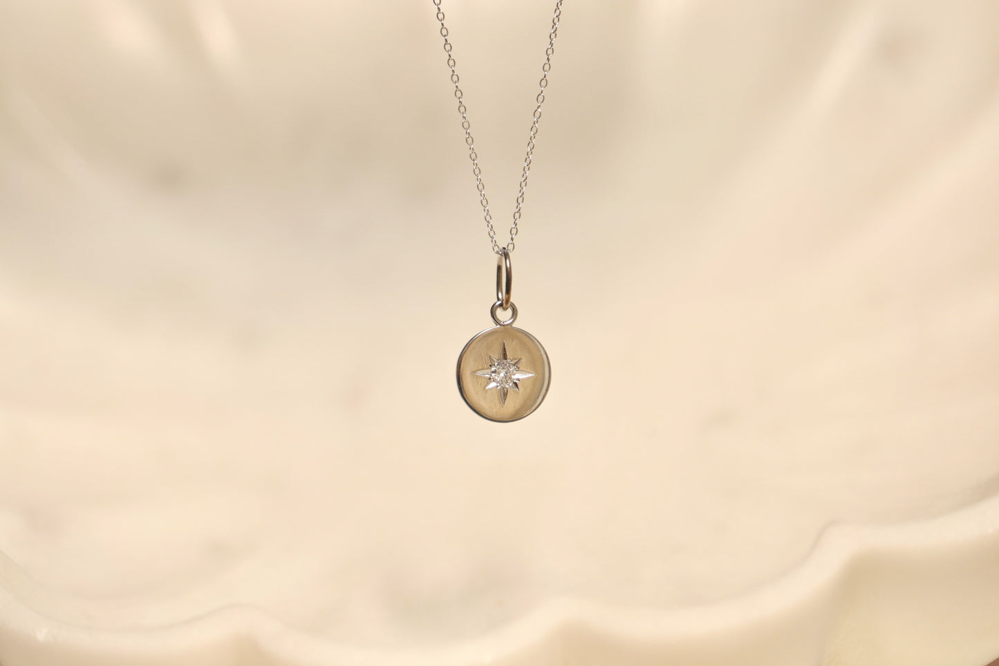 Collier aster diamant et or blanc 18k