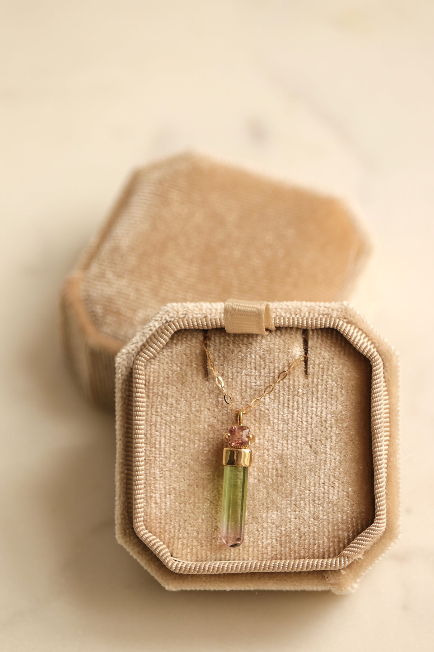 Collier tourmaline bicolore et grenat en or 750.