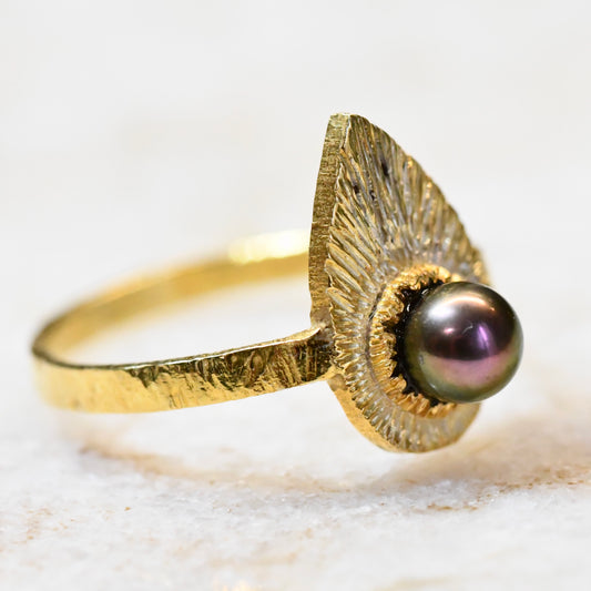 Bague poire et perle noir cuivré.