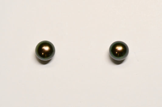 Boucles d’oreilles en perles noir bronze et or 18k .