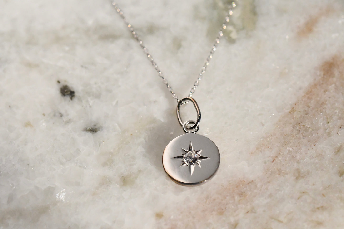 Collier aster diamant et or blanc 18k