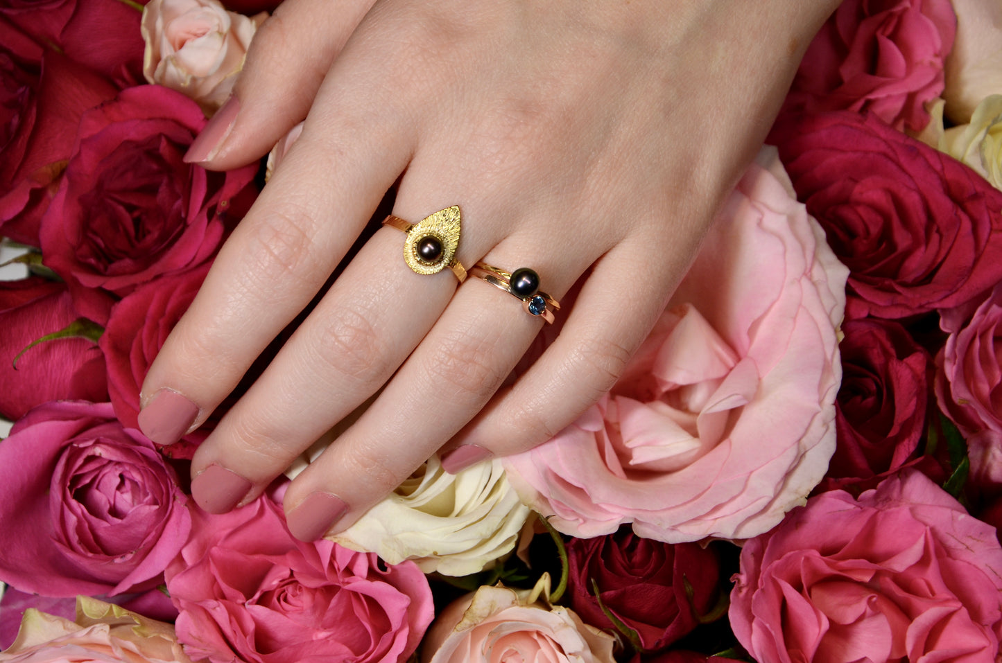 Bague poire et perle noir cuivré.