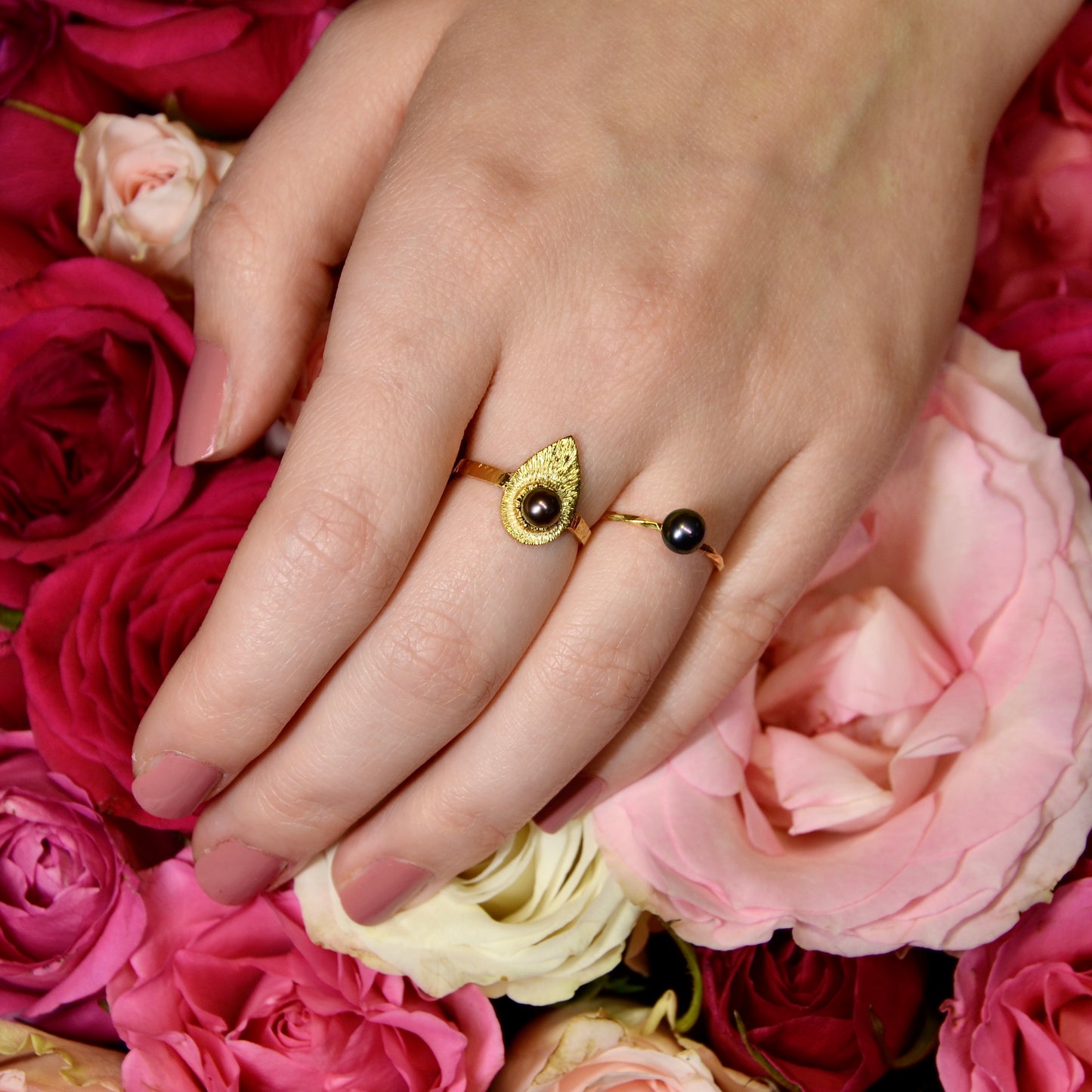 Bague poire et perle noir cuivré.