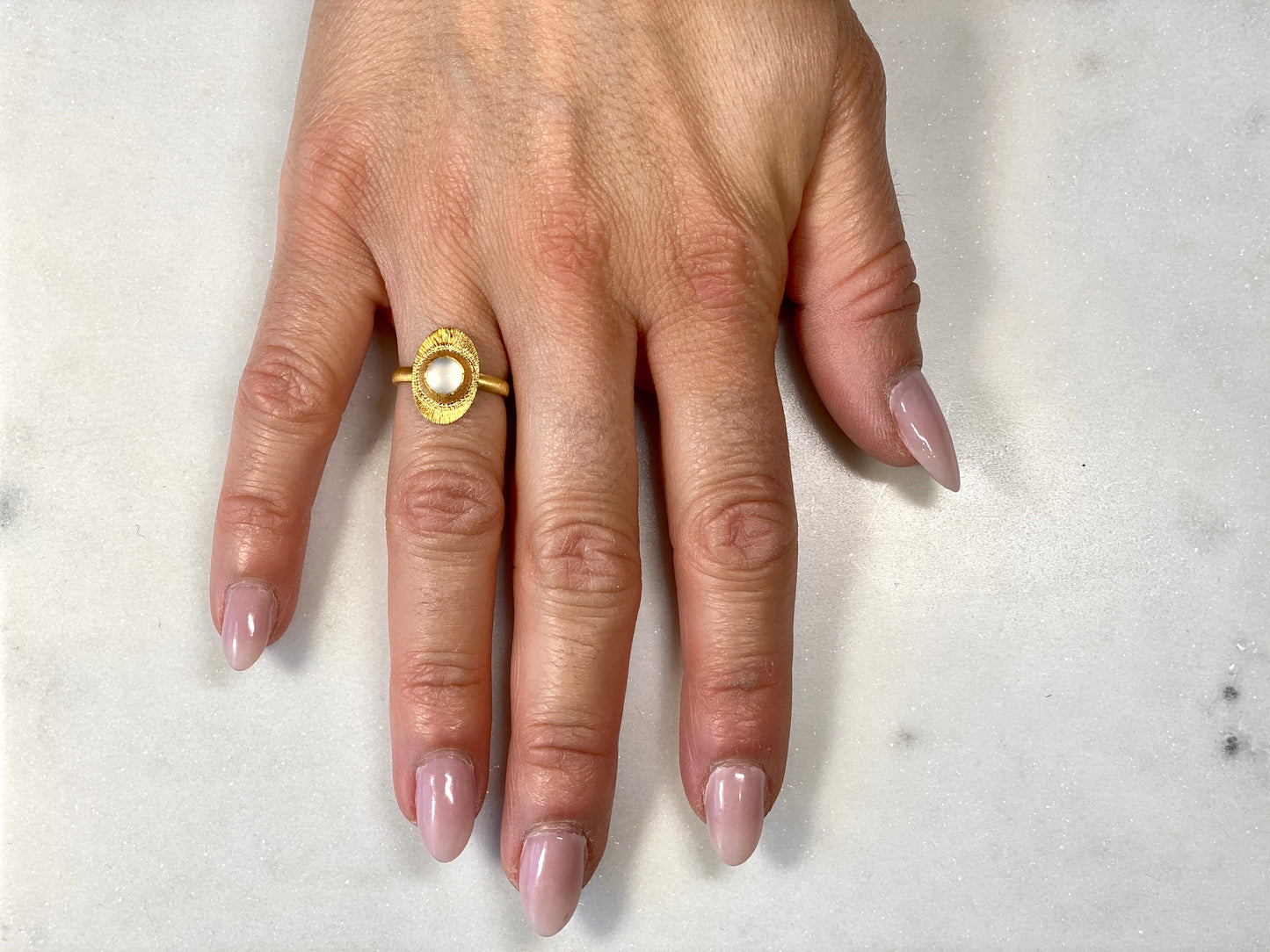 Bague gravée et Pierre de Lune.