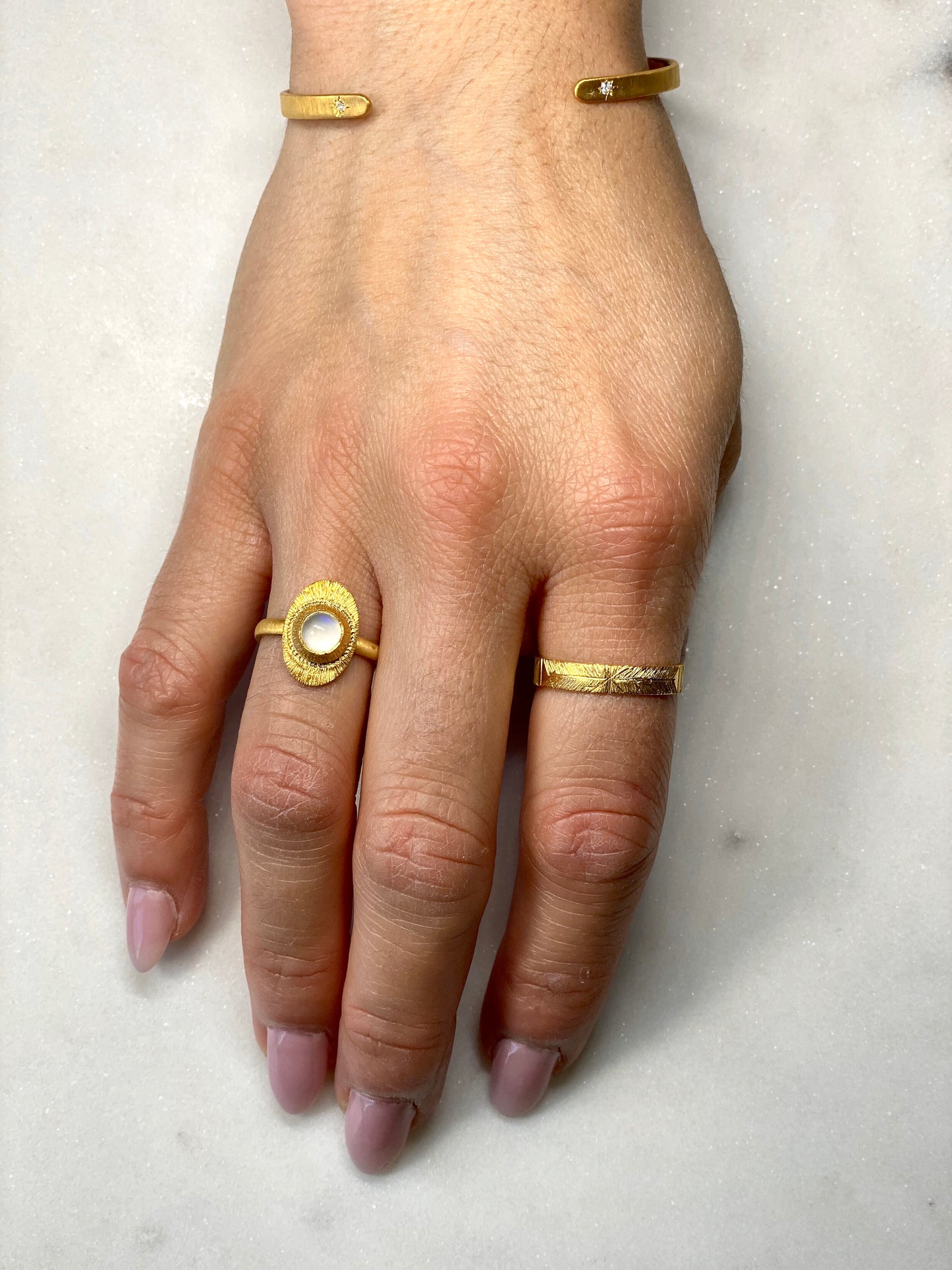 Bague gravée et Pierre de Lune.