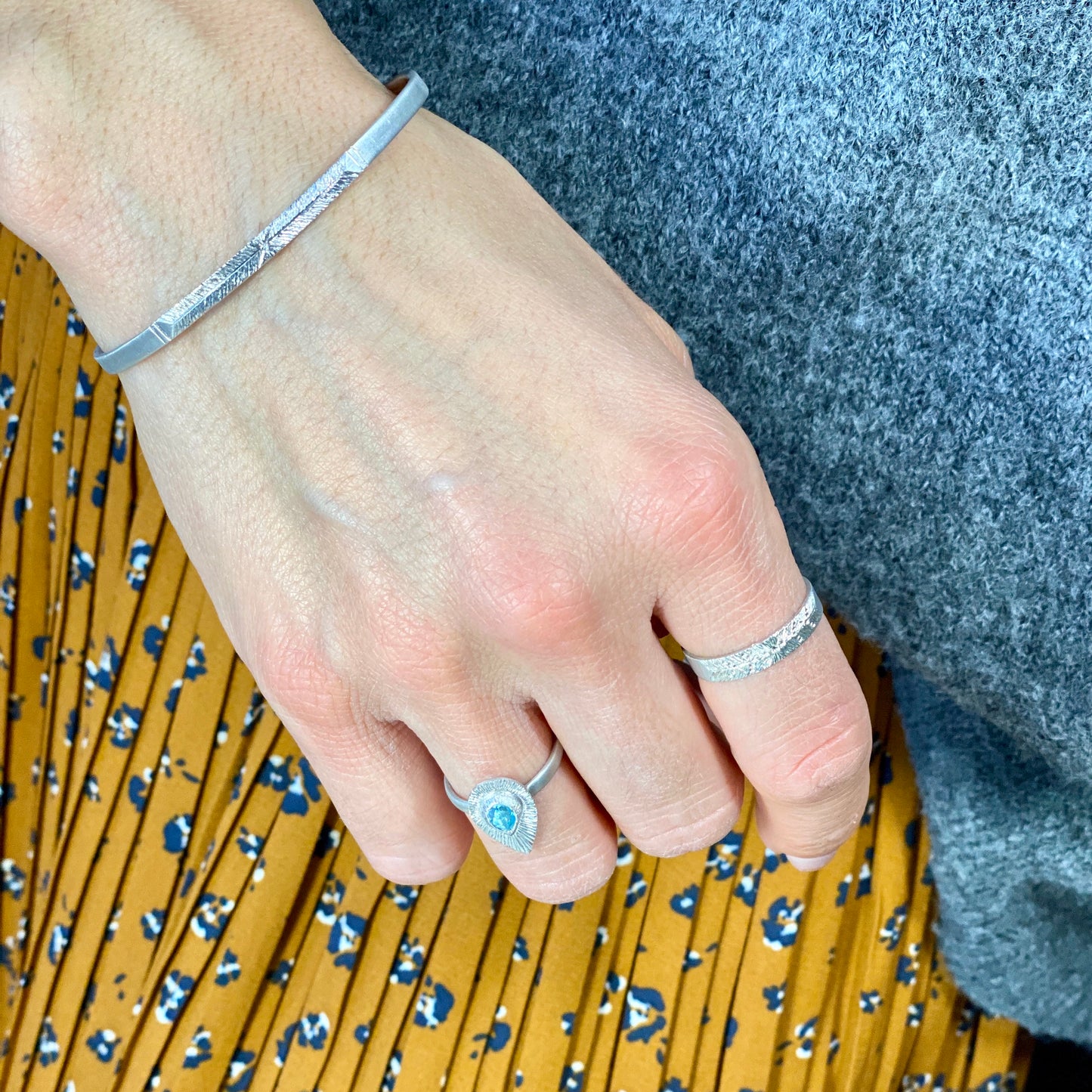 Bague gravée Topaze bleu.