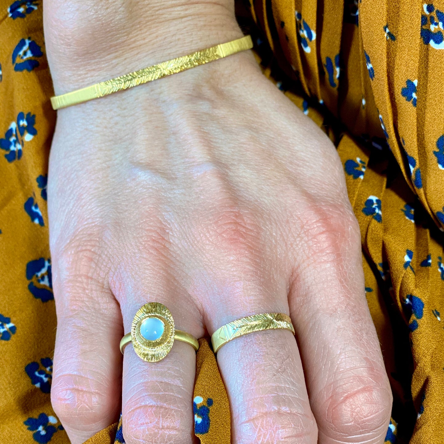 Bague gravée et Pierre de Lune.