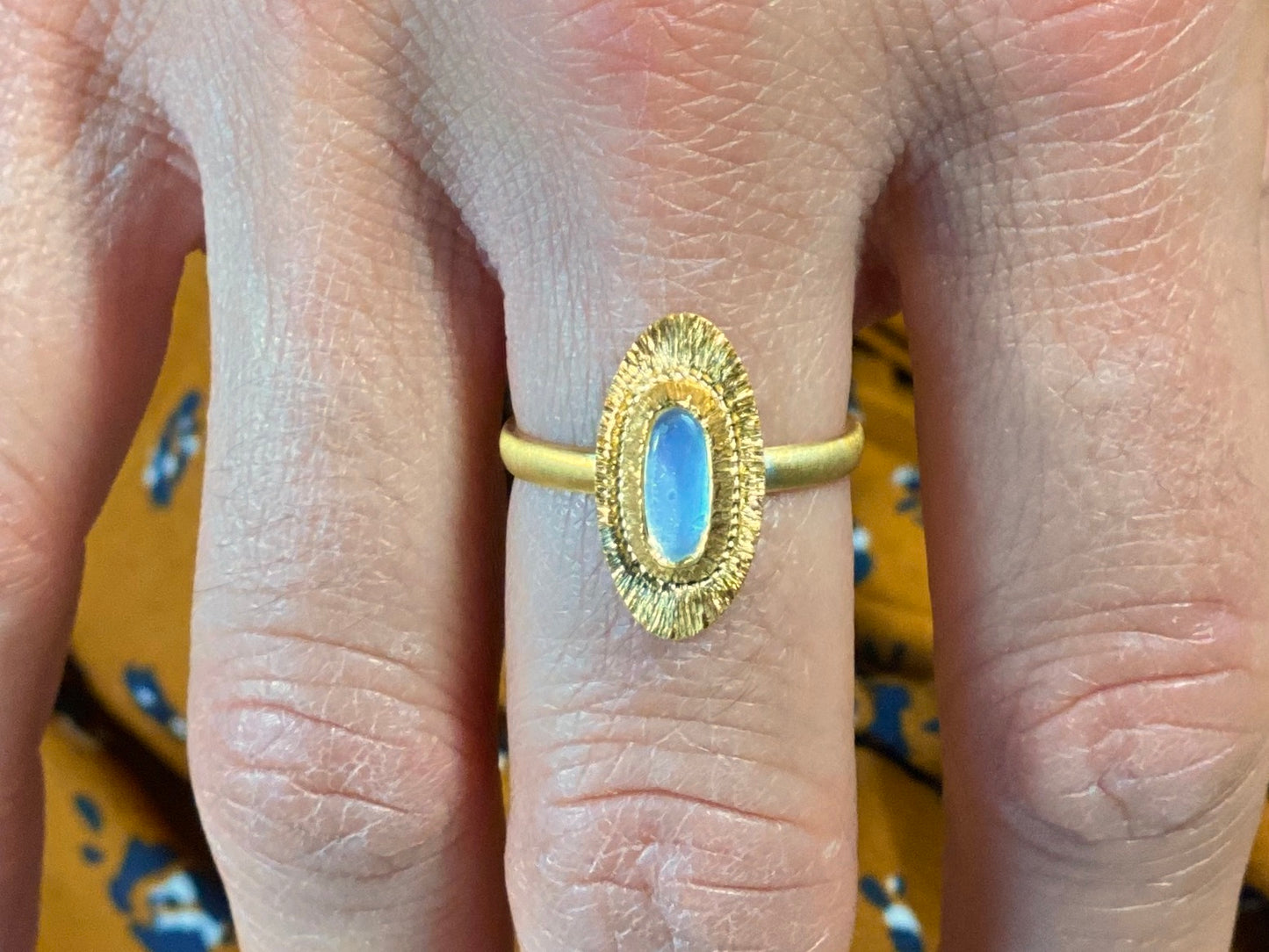 Bague gravée et Pierre de Lune.