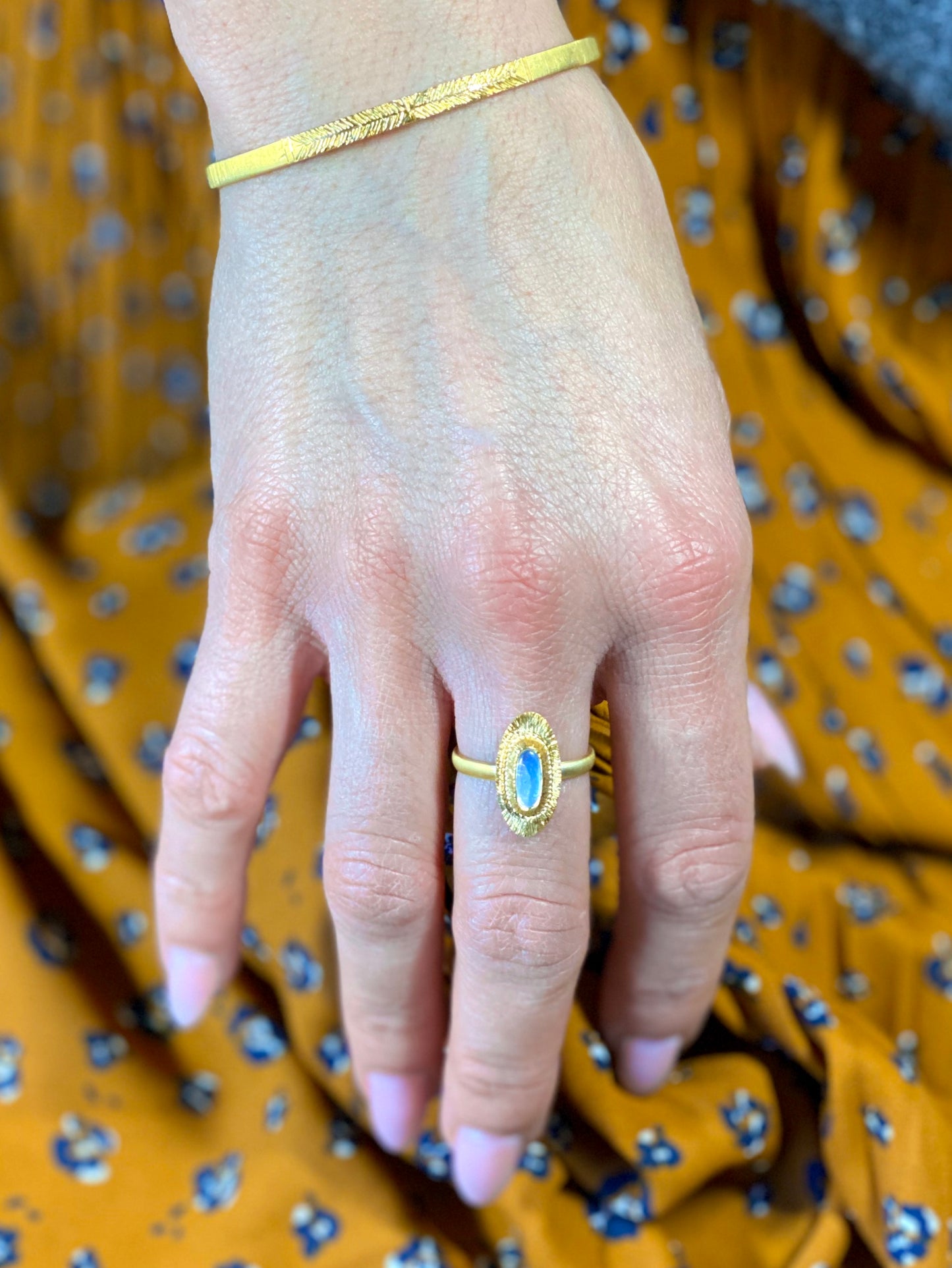 Bague gravée et Pierre de Lune.