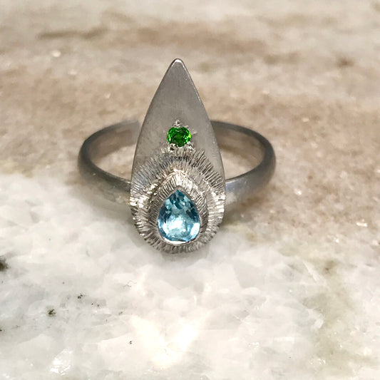 Bague gravée Topaze bleu.