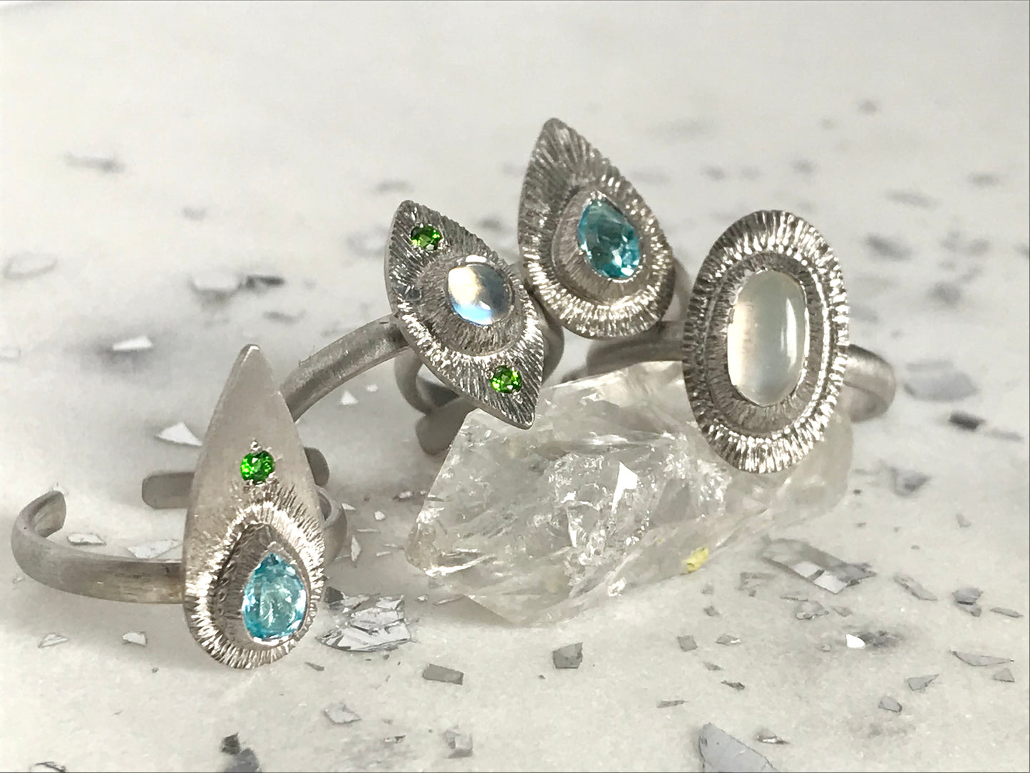 Bague gravée Topaze bleu.