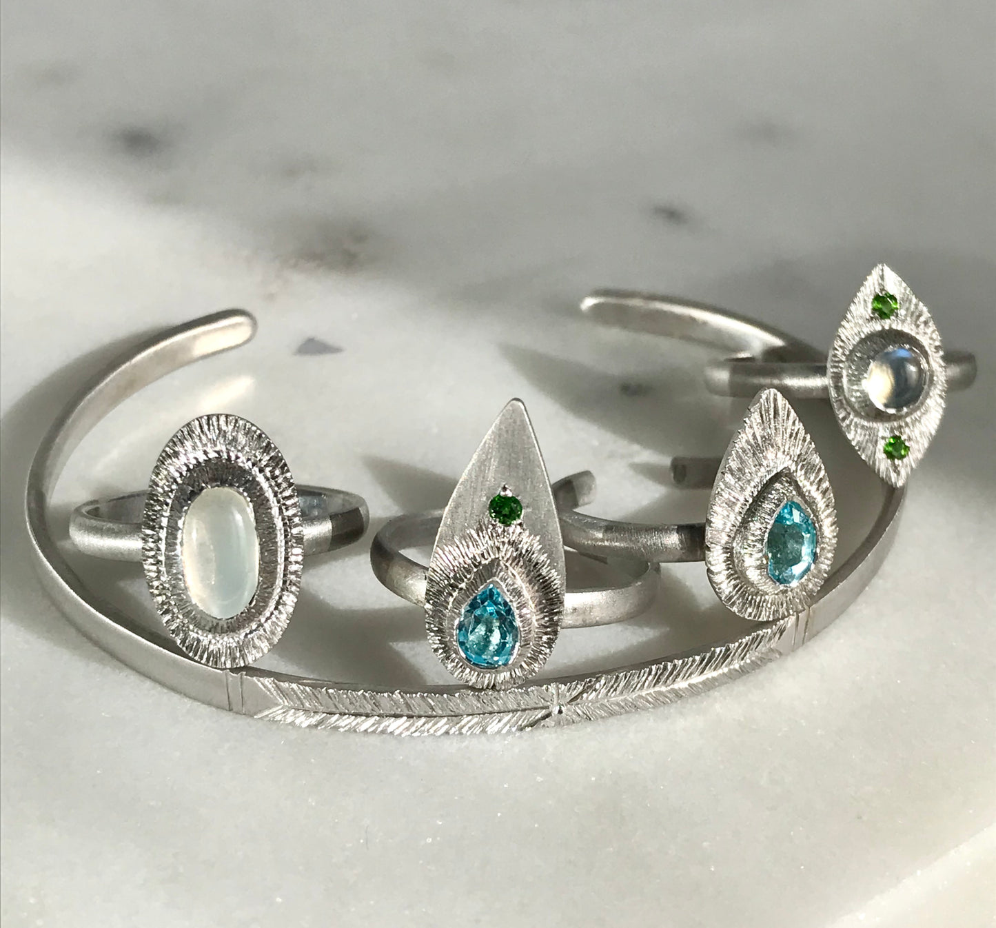 Bague gravée Topaze bleu.