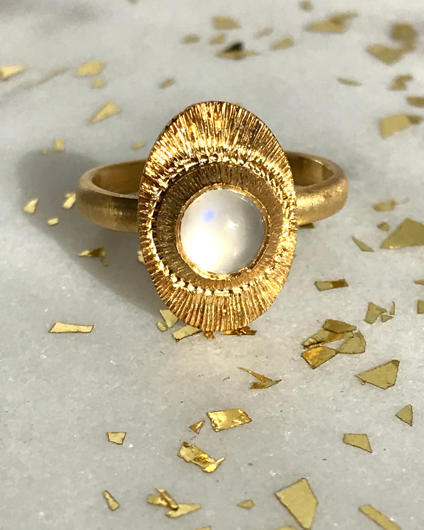 Bague gravée et Pierre de Lune.
