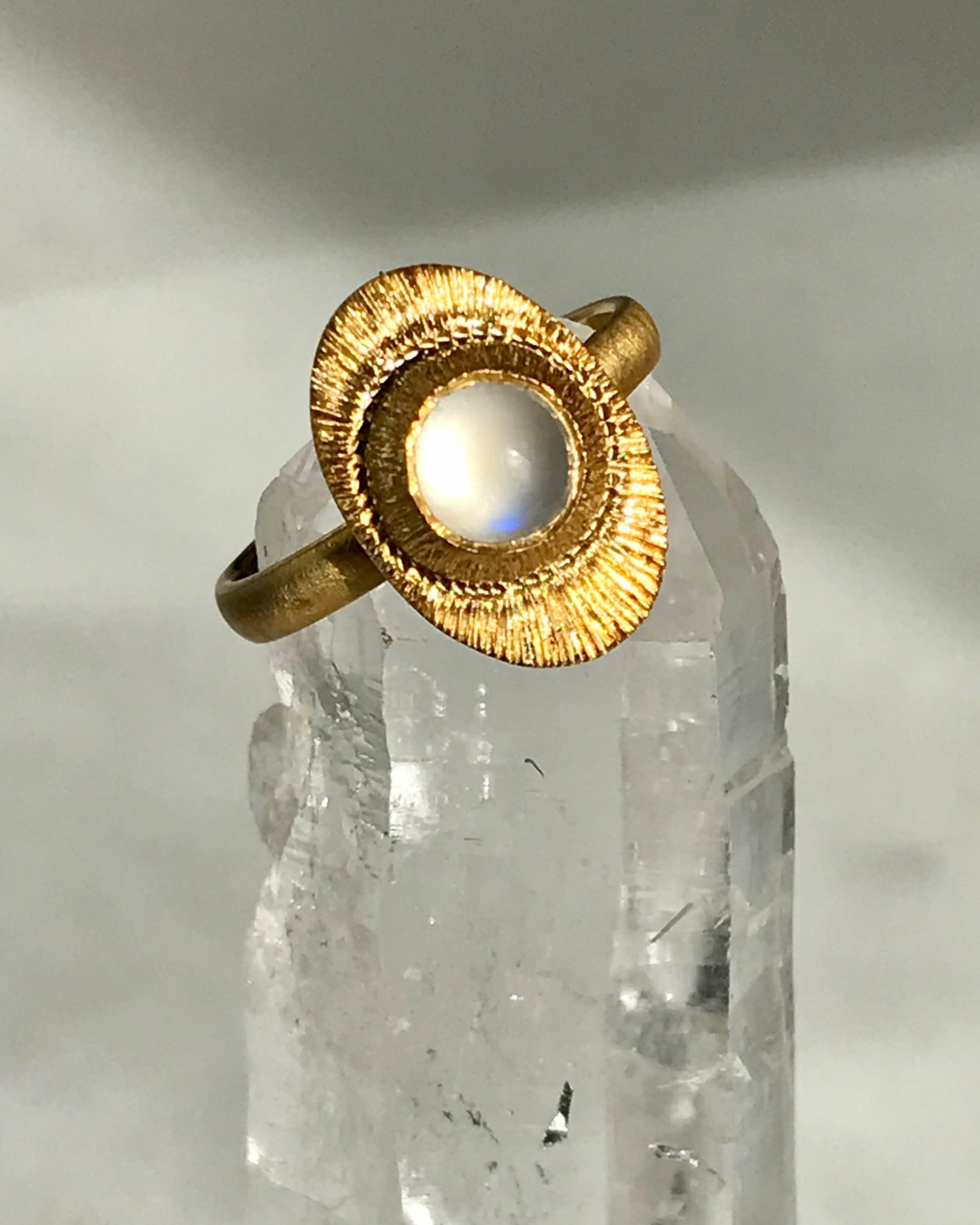 Bague gravée et Pierre de Lune.