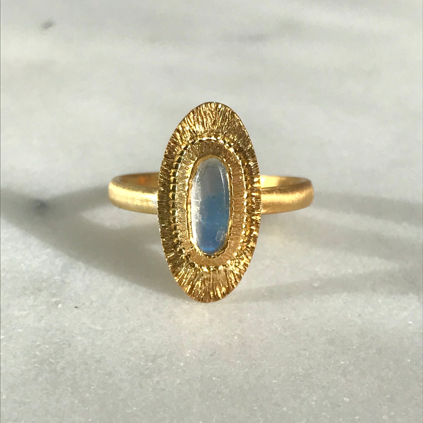 Bague gravée et Pierre de Lune.