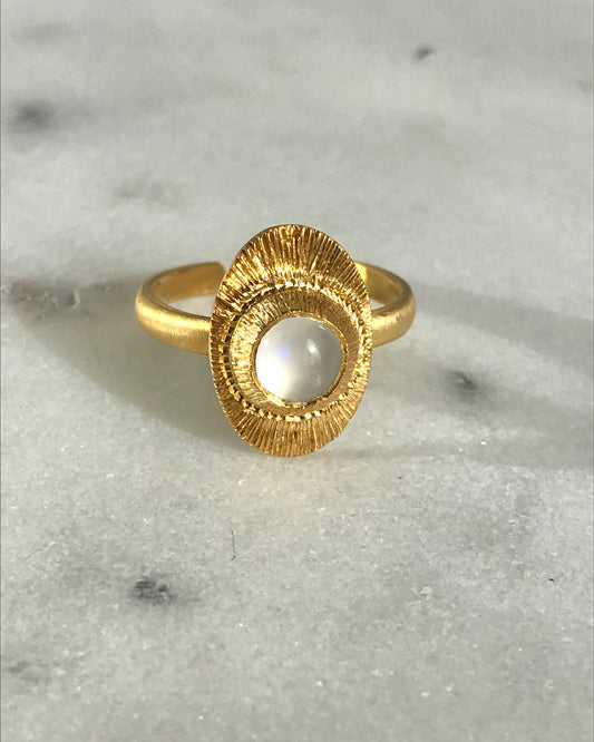 Bague gravée et Pierre de Lune.