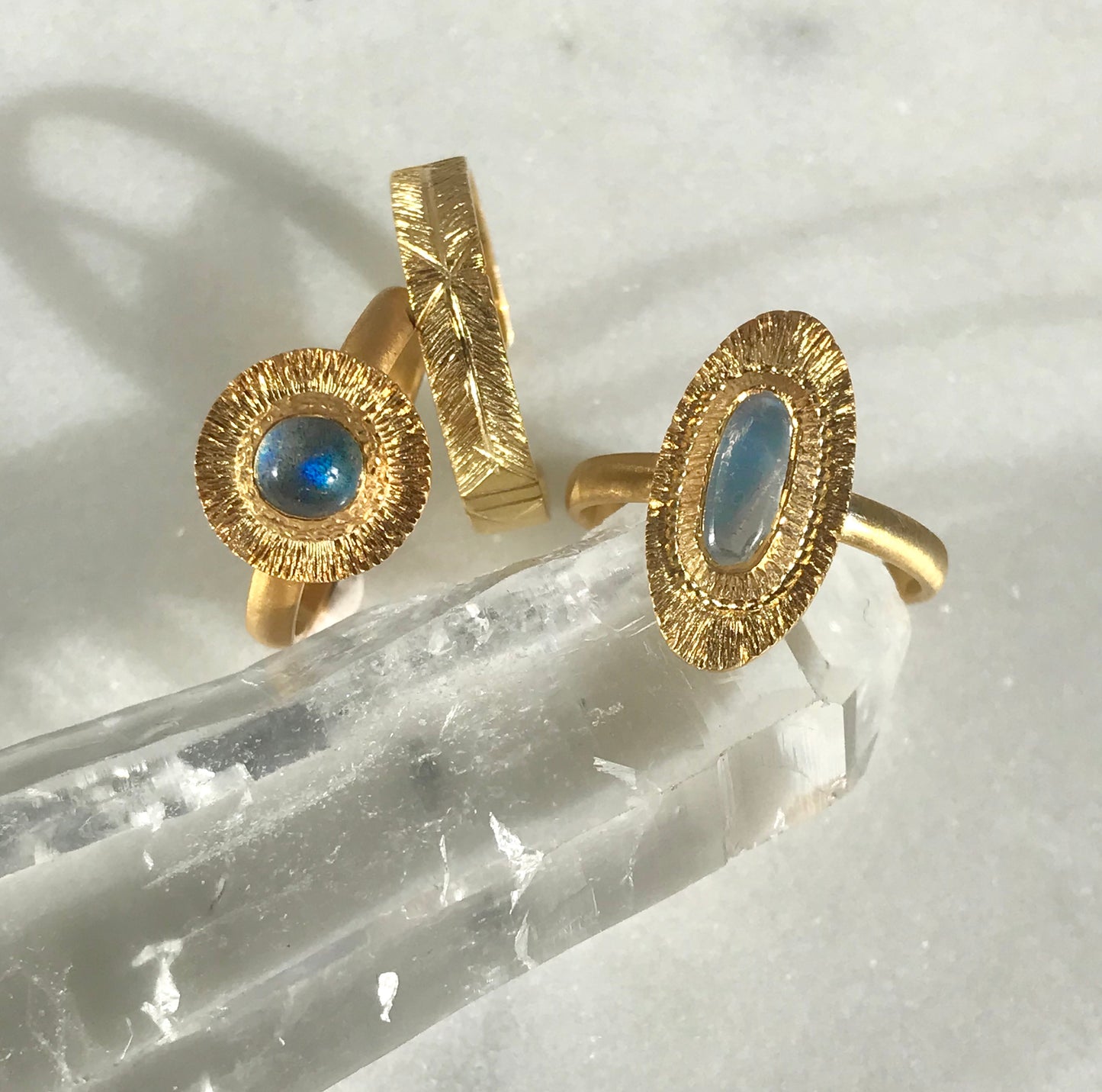 Bague gravée et Pierre de Lune.