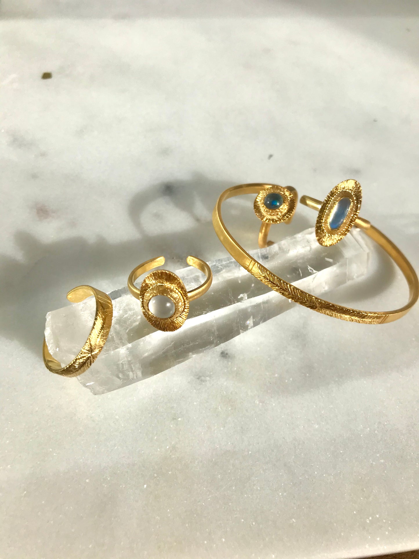 Bague gravée et Pierre de Lune.