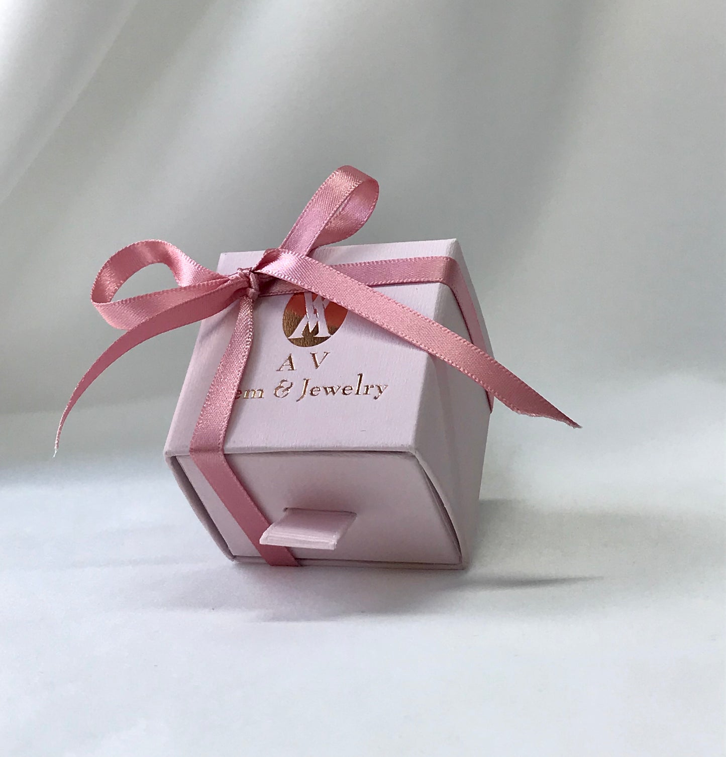 Bague poire et perle bleu glacé.